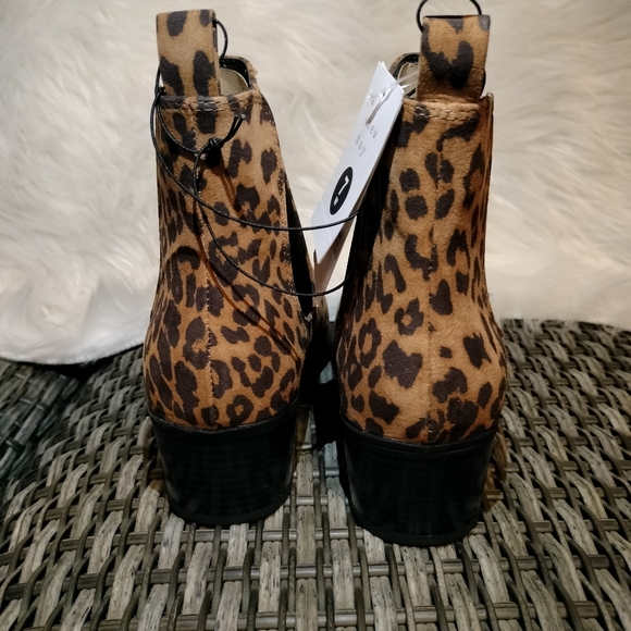 A New Day Ellie Chelsea Leopard Print Ankle Boot Sizes 7w and 8w - Picture 4 of 5